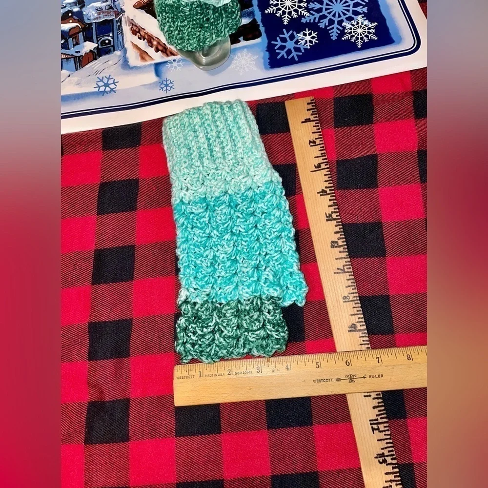 NWT One of a Kind Handmade Crocheted Representing Oceanic Fingerless Gloves